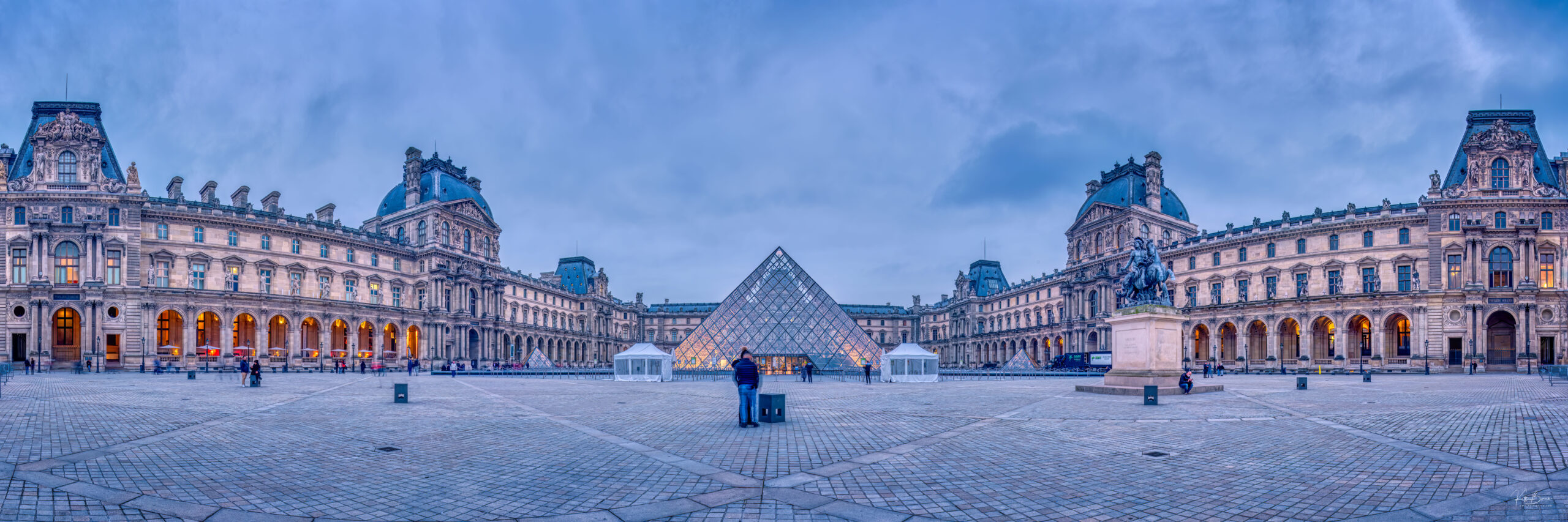 Louvre panorama photo